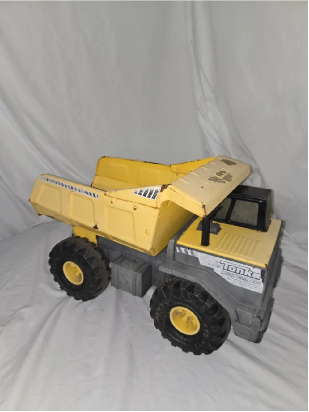 Vintage Tonka Dump Truck XMB 975 Yellow 1999 Metal And Plastic